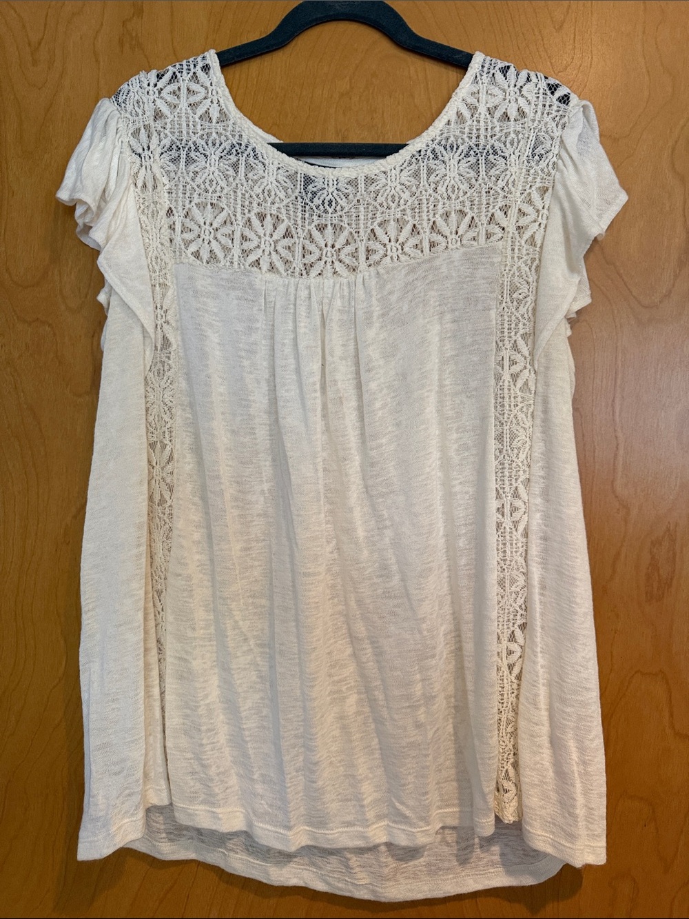 Bobeau Cream Crochet Yoke Flutter Sleeve Tunic
